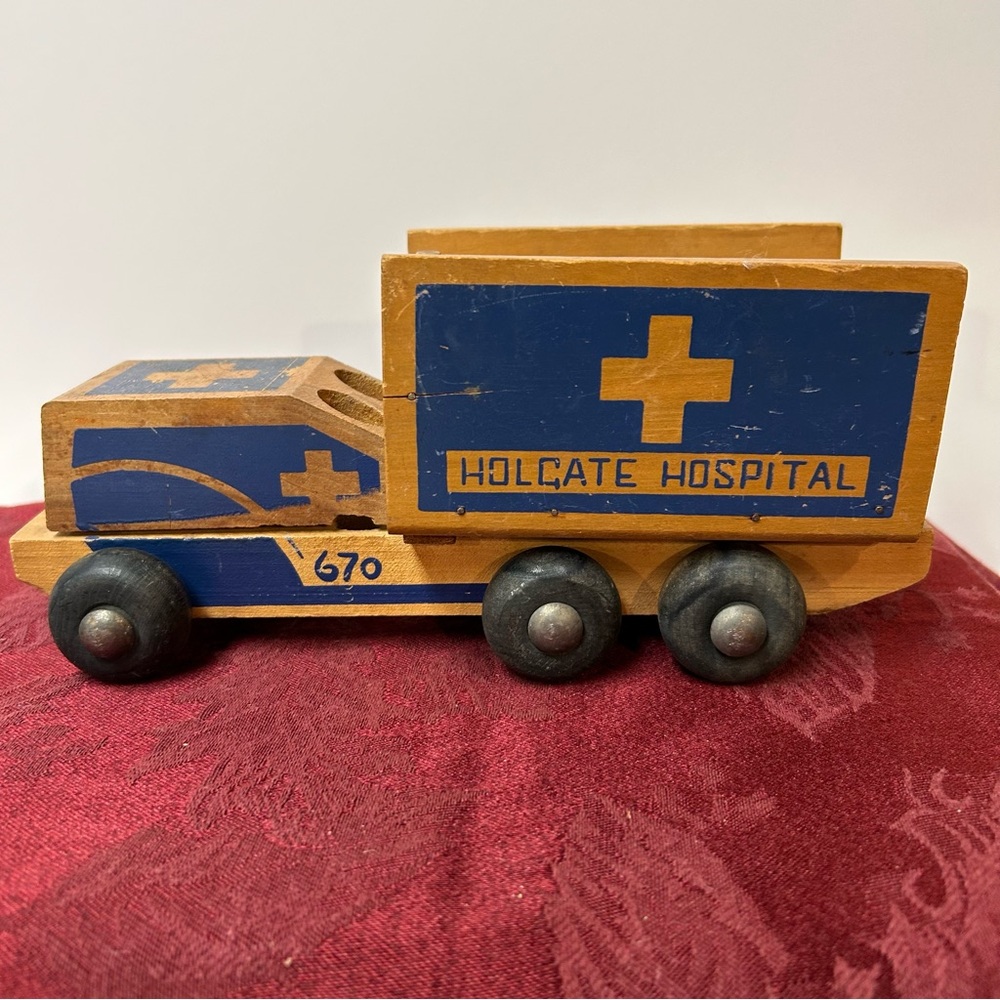 Vintage Holgate Wood Pull Toy Ambulance 670 Truck **‎ No Rope